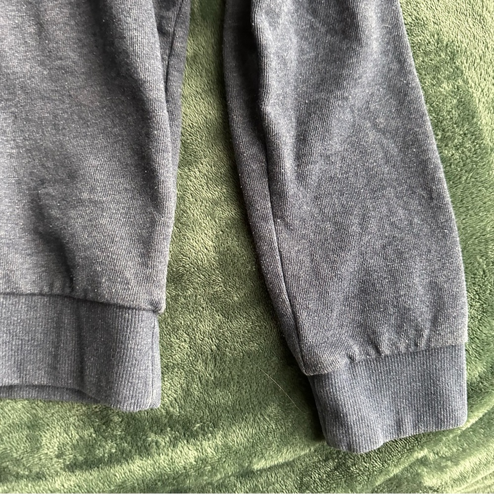 H&H Basic Sweatshirt - Picture 2 of 4